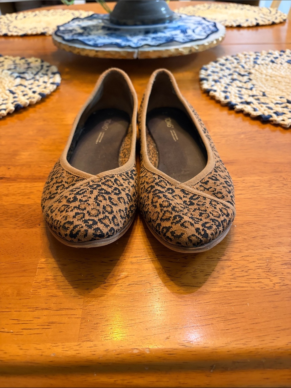 Tom’s “Katie” knit flat